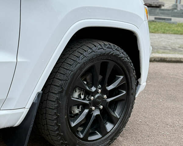 Білий Джип Grand Cherokee, об'ємом двигуна 3.6 л та пробігом 121 тис. км за 22800 $, фото 7 на Automoto.ua