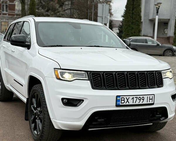 Білий Джип Grand Cherokee, об'ємом двигуна 3.6 л та пробігом 121 тис. км за 22800 $, фото 1 на Automoto.ua
