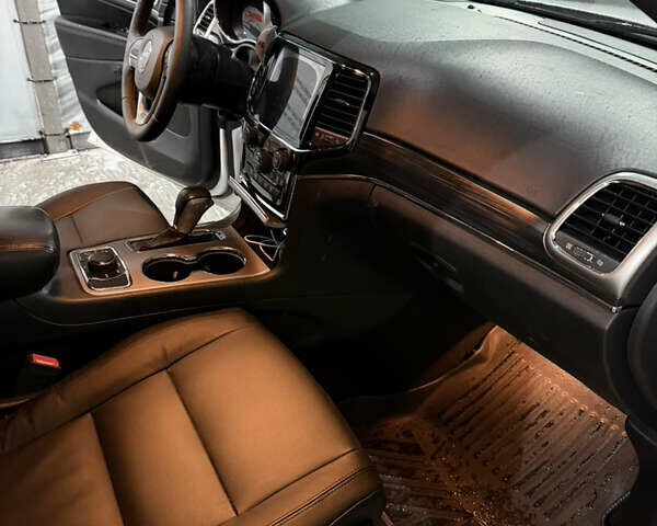 Белый Джип Гранд Чероки, объемом двигателя 3.6 л и пробегом 177 тыс. км за 21500 $, фото 7 на Automoto.ua