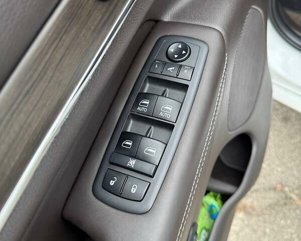 Белый Джип Гранд Чероки, объемом двигателя 2.99 л и пробегом 77 тыс. км за 38200 $, фото 21 на Automoto.ua