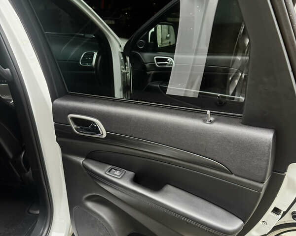 Белый Джип Гранд Чероки, объемом двигателя 3.6 л и пробегом 169 тыс. км за 21900 $, фото 19 на Automoto.ua