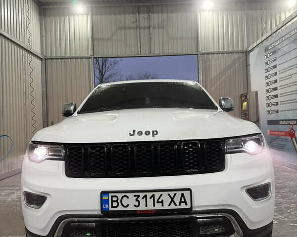 Белый Джип Гранд Чероки, объемом двигателя 3.6 л и пробегом 177 тыс. км за 21500 $, фото 3 на Automoto.ua