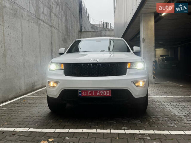 Белый Джип Гранд Чероки, объемом двигателя 3.6 л и пробегом 169 тыс. км за 21900 $, фото 1 на Automoto.ua