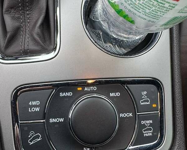 Белый Джип Гранд Чероки, объемом двигателя 2.99 л и пробегом 77 тыс. км за 38200 $, фото 14 на Automoto.ua