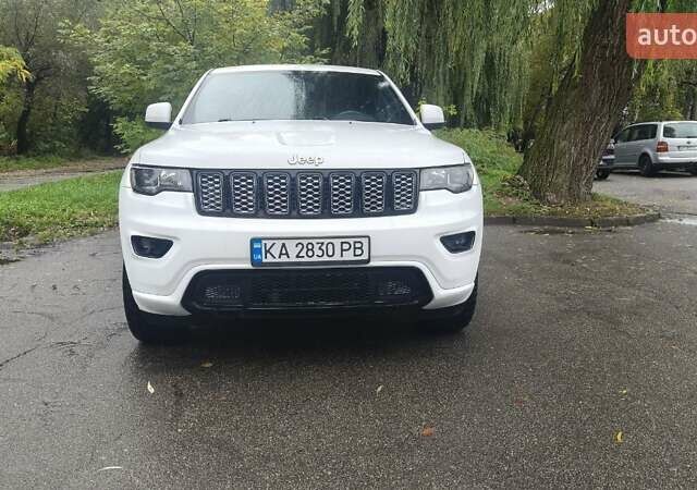 Белый Джип Гранд Чероки, объемом двигателя 3.61 л и пробегом 111 тыс. км за 21500 $, фото 1 на Automoto.ua