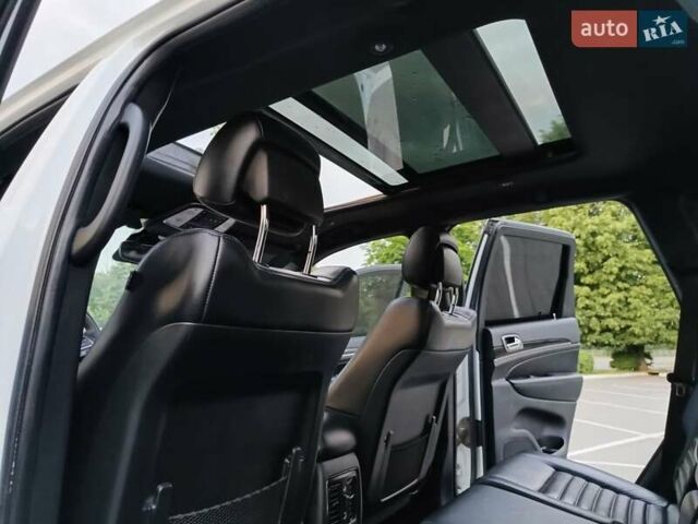 Білий Джип Grand Cherokee, об'ємом двигуна 5.7 л та пробігом 140 тис. км за 29900 $, фото 16 на Automoto.ua