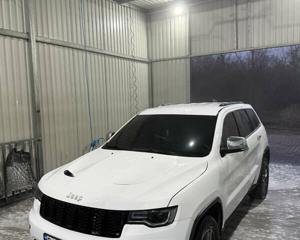 Белый Джип Гранд Чероки, объемом двигателя 3.6 л и пробегом 177 тыс. км за 21500 $, фото 1 на Automoto.ua