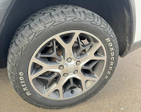 Білий Джип Grand Cherokee, об'ємом двигуна 3.61 л та пробігом 98 тис. км за 22500 $, фото 3 на Automoto.ua