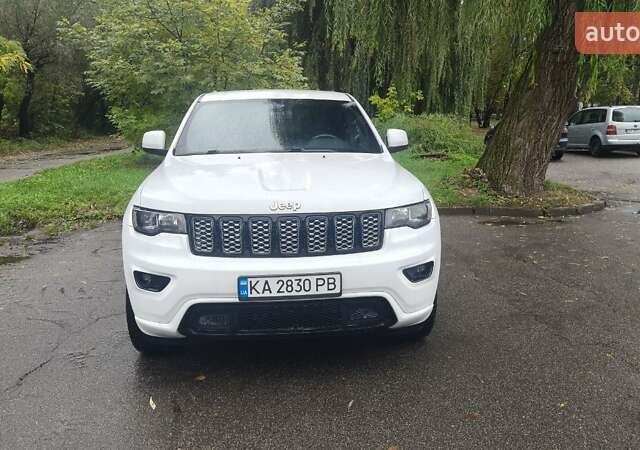 Белый Джип Гранд Чероки, объемом двигателя 3.61 л и пробегом 111 тыс. км за 21500 $, фото 4 на Automoto.ua