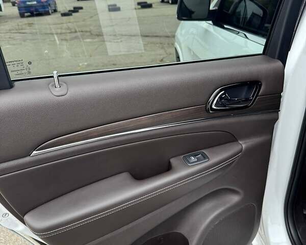 Белый Джип Гранд Чероки, объемом двигателя 2.99 л и пробегом 77 тыс. км за 38200 $, фото 20 на Automoto.ua