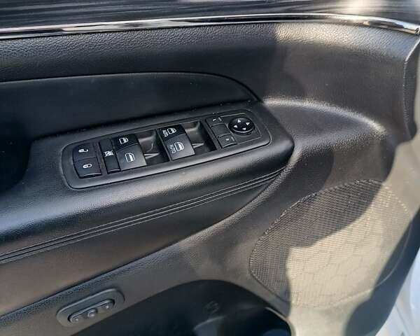 Белый Джип Гранд Чероки, объемом двигателя 5.65 л и пробегом 154 тыс. км за 28900 $, фото 18 на Automoto.ua