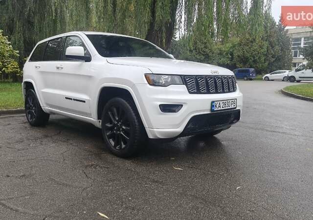 Белый Джип Гранд Чероки, объемом двигателя 3.61 л и пробегом 111 тыс. км за 21500 $, фото 7 на Automoto.ua