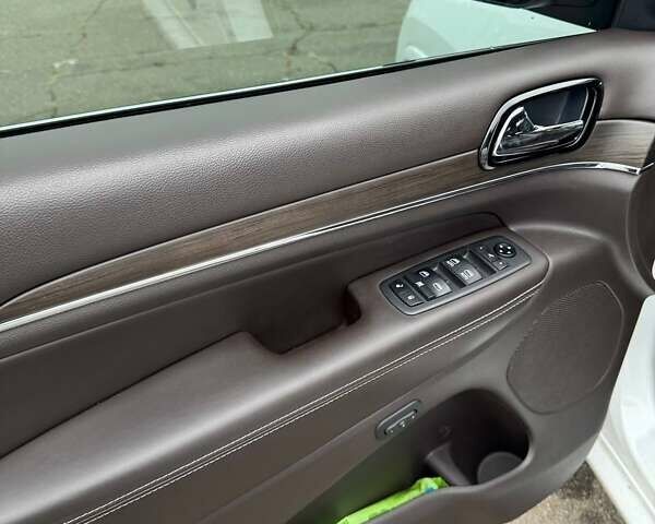 Белый Джип Гранд Чероки, объемом двигателя 2.99 л и пробегом 77 тыс. км за 38200 $, фото 19 на Automoto.ua