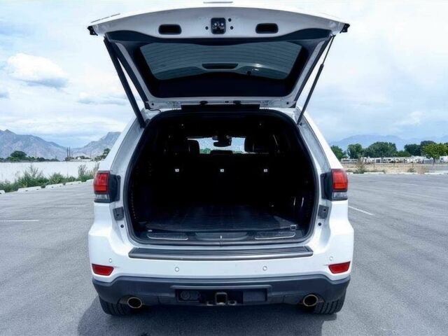 Білий Джип Grand Cherokee, об'ємом двигуна 5.7 л та пробігом 40 тис. км за 16000 $, фото 9 на Automoto.ua