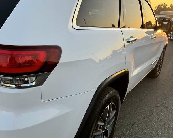 Белый Джип Гранд Чероки, объемом двигателя 3.6 л и пробегом 87 тыс. км за 26000 $, фото 2 на Automoto.ua