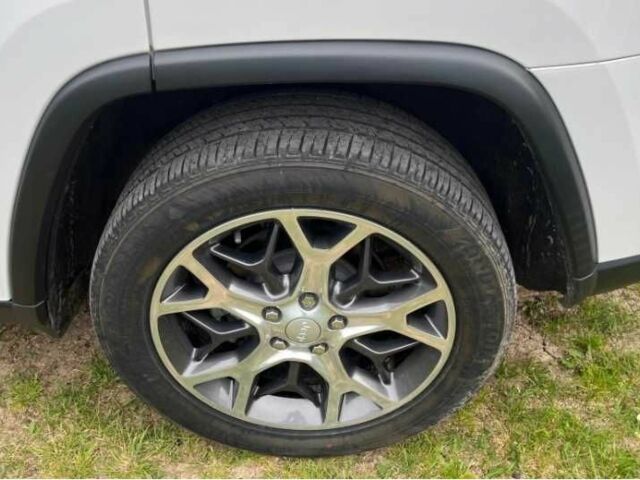 Білий Джип Grand Cherokee, об'ємом двигуна 3.6 л та пробігом 28 тис. км за 15800 $, фото 6 на Automoto.ua