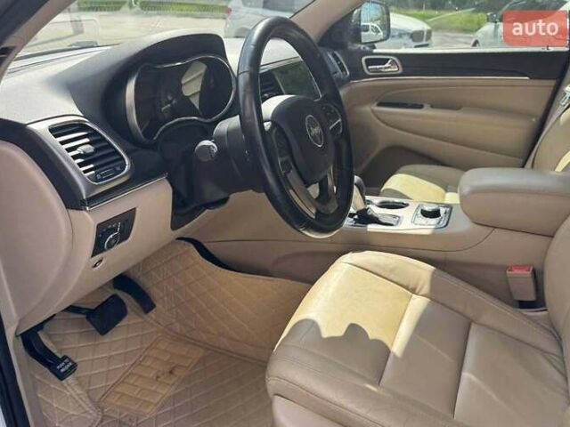 Білий Джип Grand Cherokee, об'ємом двигуна 3.6 л та пробігом 120 тис. км за 27700 $, фото 8 на Automoto.ua