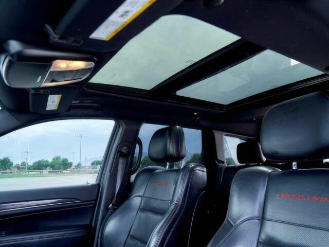 Білий Джип Grand Cherokee, об'ємом двигуна 5.7 л та пробігом 40 тис. км за 16000 $, фото 18 на Automoto.ua