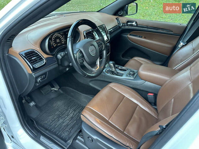 Джип Гранд Чероки 2020 в Киеве на Automoto.ua Белый Джип Гранд Чероки, объемом двигателя 5.7 л и пробегом 43 тыс. км за 35999 $, фото 27 на Automoto.ua