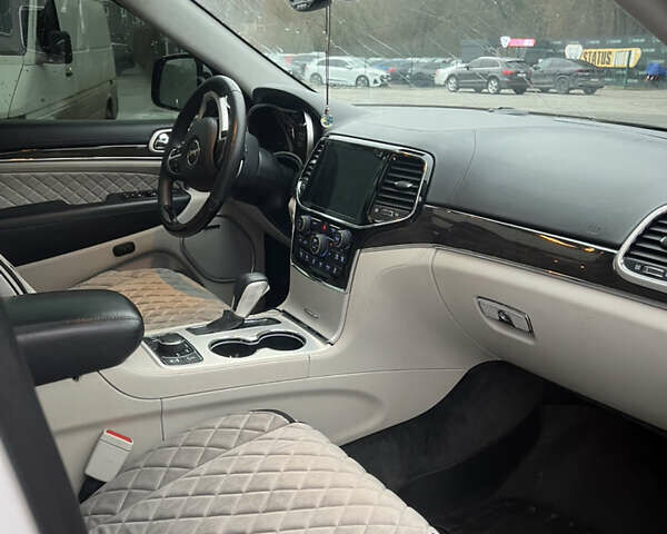Білий Джип Grand Cherokee, об'ємом двигуна 5.65 л та пробігом 76 тис. км за 40000 $, фото 8 на Automoto.ua