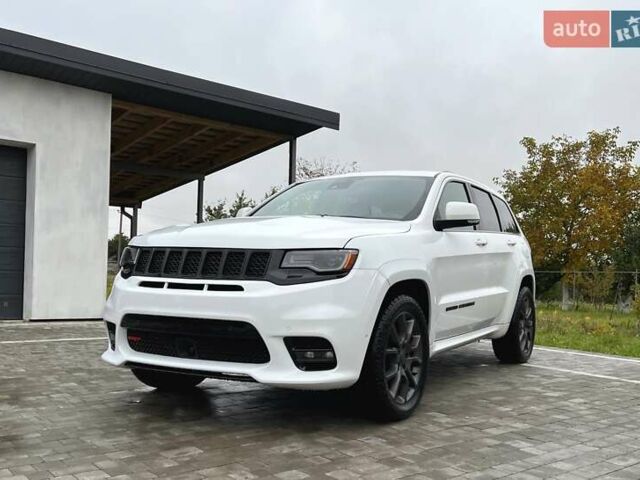 Джип Гранд Чероки 2020 в Луцке на Automoto.ua Белый Джип Гранд Чероки, объемом двигателя 5.65 л и пробегом 81 тыс. км за 29500 $, фото 10 на Automoto.ua