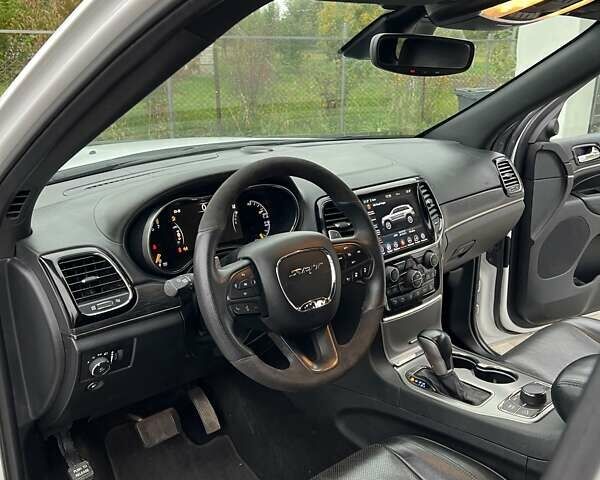 Джип Гранд Чероки 2020 в Луцке на Automoto.ua Белый Джип Гранд Чероки, объемом двигателя 5.65 л и пробегом 81 тыс. км за 29500 $, фото 52 на Automoto.ua