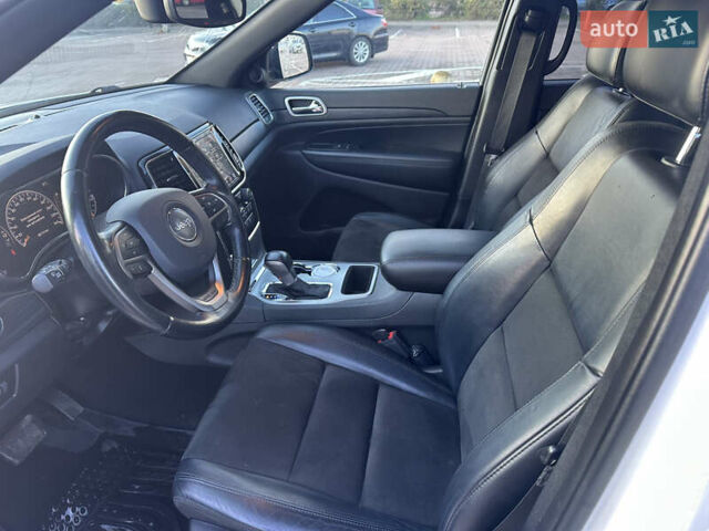 Джип Grand Cherokee 2020 у Житомирі на Automoto.ua Білий Джип Grand Cherokee, об'ємом двигуна 3.6 л та пробігом 98 тис. км за 25699 $, фото 7 на Automoto.ua