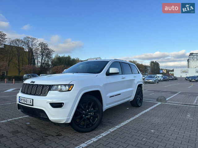 Джип Grand Cherokee 2020 у Житомирі на Automoto.ua Білий Джип Grand Cherokee, об'ємом двигуна 3.6 л та пробігом 98 тис. км за 25699 $, фото 5 на Automoto.ua