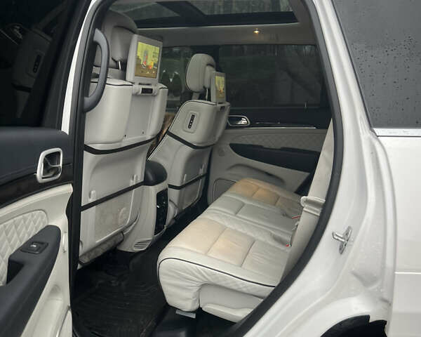 Білий Джип Grand Cherokee, об'ємом двигуна 5.65 л та пробігом 76 тис. км за 40000 $, фото 4 на Automoto.ua