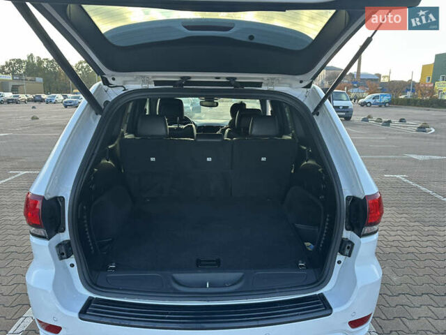 Джип Grand Cherokee 2020 у Житомирі на Automoto.ua Білий Джип Grand Cherokee, об'ємом двигуна 3.6 л та пробігом 98 тис. км за 25699 $, фото 10 на Automoto.ua