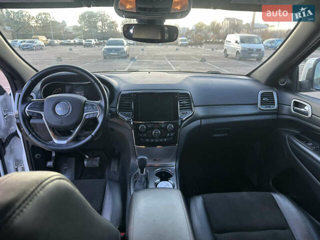 Джип Grand Cherokee 2020 у Житомирі на Automoto.ua Білий Джип Grand Cherokee, об'ємом двигуна 3.6 л та пробігом 98 тис. км за 25699 $, фото 8 на Automoto.ua