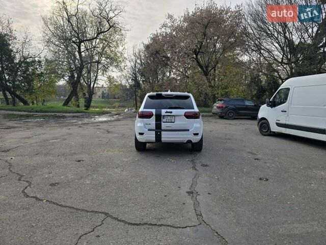 Белый Джип Гранд Чероки, объемом двигателя 3.6 л и пробегом 71 тыс. км за 26000 $, фото 2 на Automoto.ua