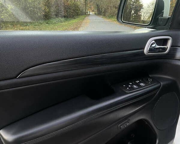 Білий Джип Grand Cherokee, об'ємом двигуна 3.6 л та пробігом 71 тис. км за 21900 $, фото 16 на Automoto.ua