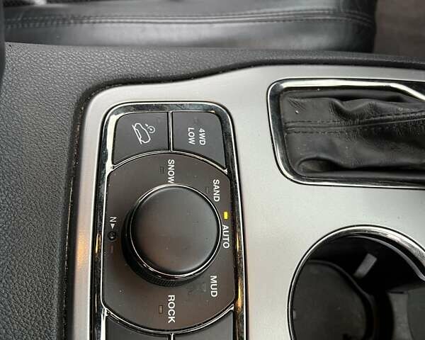 Джип Гранд Чероки 2020 в Луцке на Automoto.ua Белый Джип Гранд Чероки, объемом двигателя 5.65 л и пробегом 81 тыс. км за 29500 $, фото 60 на Automoto.ua