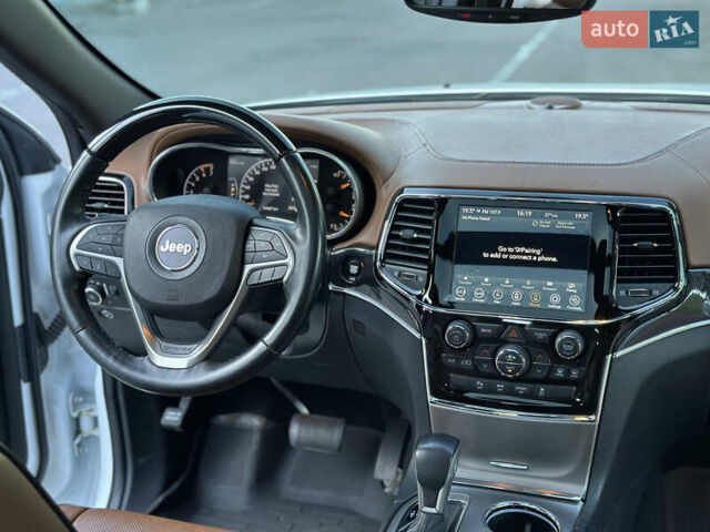 Джип Гранд Чероки 2020 в Киеве на Automoto.ua Белый Джип Гранд Чероки, объемом двигателя 5.7 л и пробегом 43 тыс. км за 35999 $, фото 47 на Automoto.ua