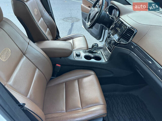 Білий Джип Grand Cherokee, об'ємом двигуна 5.65 л та пробігом 43 тис. км за 38500 $, фото 42 на Automoto.ua