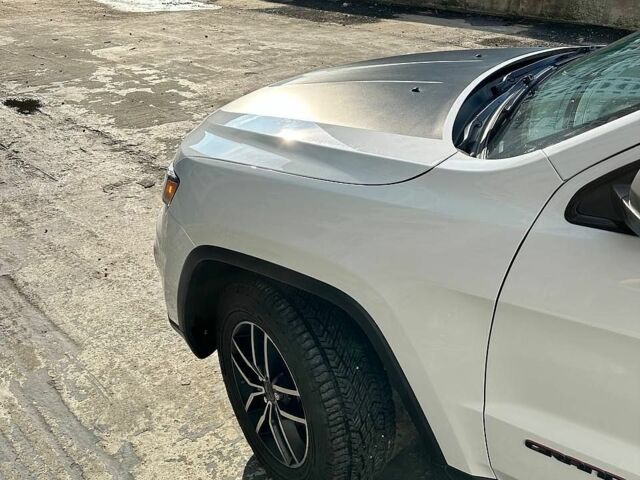 Білий Джип Grand Cherokee, об'ємом двигуна 3.6 л та пробігом 127 тис. км за 30699 $, фото 7 на Automoto.ua