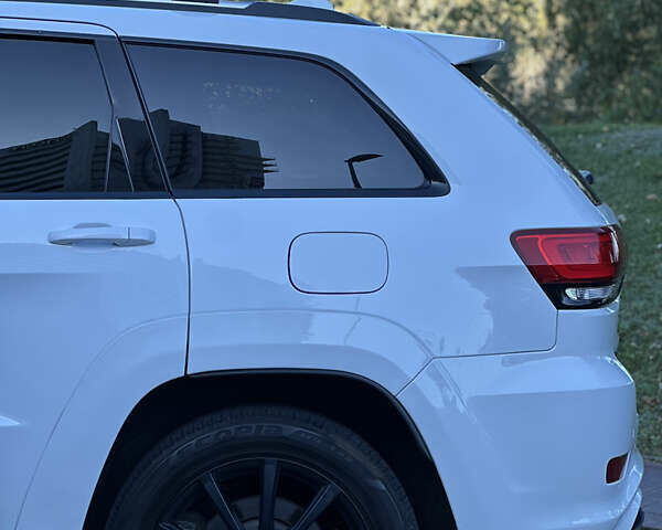 Джип Гранд Чероки 2020 в Киеве на Automoto.ua Белый Джип Гранд Чероки, объемом двигателя 5.7 л и пробегом 43 тыс. км за 35999 $, фото 19 на Automoto.ua