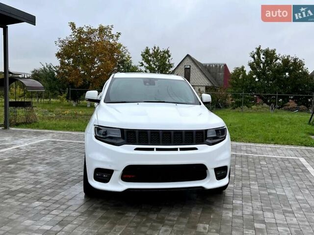 Джип Гранд Чероки 2020 в Луцке на Automoto.ua Белый Джип Гранд Чероки, объемом двигателя 5.65 л и пробегом 81 тыс. км за 29500 $, фото 5 на Automoto.ua