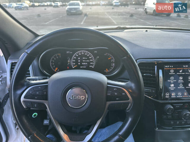 Джип Grand Cherokee 2020 у Житомирі на Automoto.ua Білий Джип Grand Cherokee, об'ємом двигуна 3.6 л та пробігом 98 тис. км за 25699 $, фото 9 на Automoto.ua
