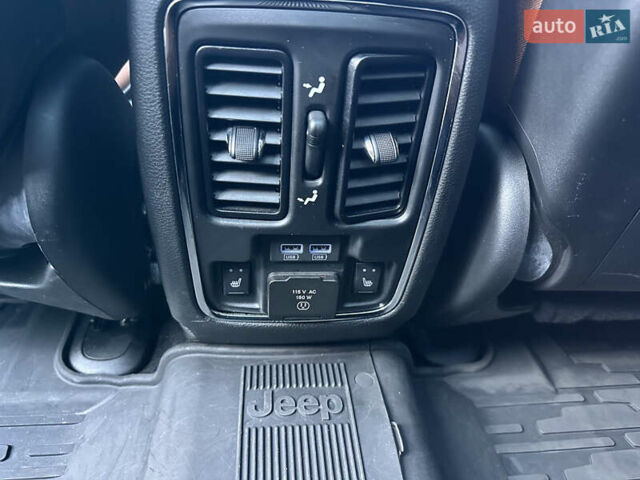 Джип Гранд Чероки 2020 в Киеве на Automoto.ua Белый Джип Гранд Чероки, объемом двигателя 5.7 л и пробегом 43 тыс. км за 35999 $, фото 39 на Automoto.ua