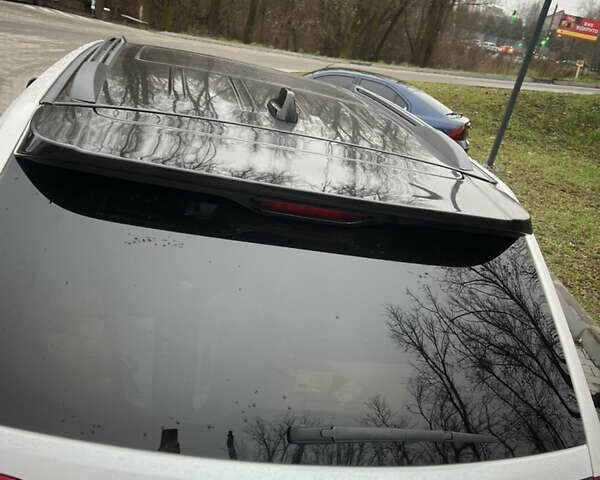 Білий Джип Grand Cherokee, об'ємом двигуна 5.65 л та пробігом 76 тис. км за 40000 $, фото 6 на Automoto.ua