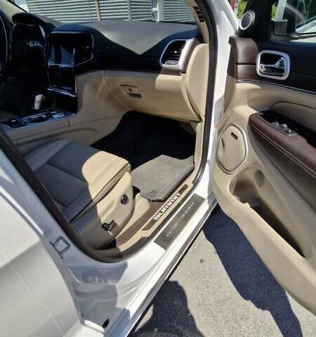 Джип Гранд Чероки 2020 в Мироновке на Automoto.ua Белый Джип Гранд Чероки, объемом двигателя 3.61 л и пробегом 68 тыс. км за 32000 $, фото 10 на Automoto.ua