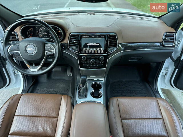 Джип Гранд Чероки 2020 в Киеве на Automoto.ua Белый Джип Гранд Чероки, объемом двигателя 5.7 л и пробегом 43 тыс. км за 35999 $, фото 45 на Automoto.ua