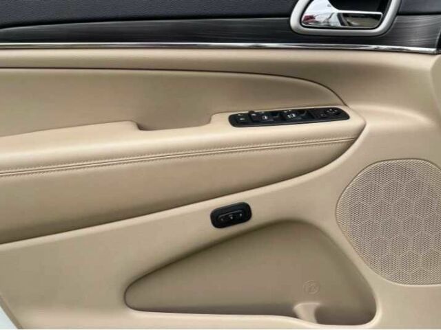 Білий Джип Grand Cherokee, об'ємом двигуна 3.6 л та пробігом 28 тис. км за 15800 $, фото 4 на Automoto.ua