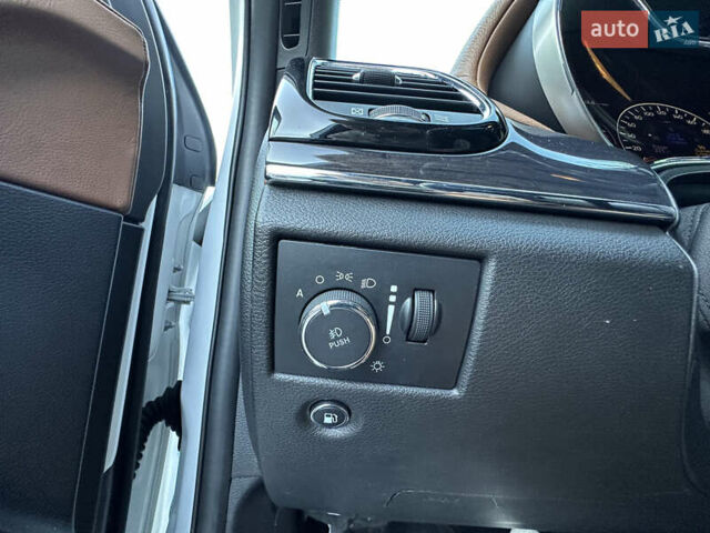 Білий Джип Grand Cherokee, об'ємом двигуна 5.65 л та пробігом 43 тис. км за 38500 $, фото 55 на Automoto.ua