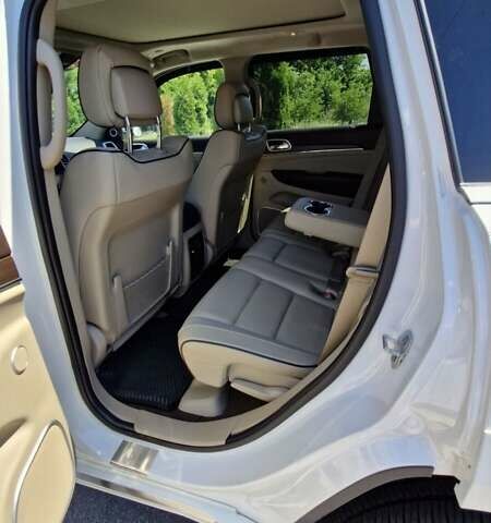 Джип Гранд Чероки 2020 в Мироновке на Automoto.ua Белый Джип Гранд Чероки, объемом двигателя 3.61 л и пробегом 68 тыс. км за 32000 $, фото 12 на Automoto.ua