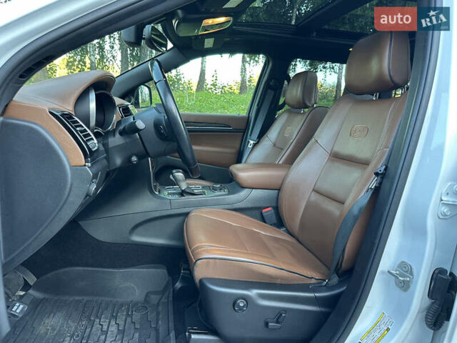Джип Гранд Чероки 2020 в Киеве на Automoto.ua Белый Джип Гранд Чероки, объемом двигателя 5.7 л и пробегом 43 тыс. км за 35999 $, фото 29 на Automoto.ua