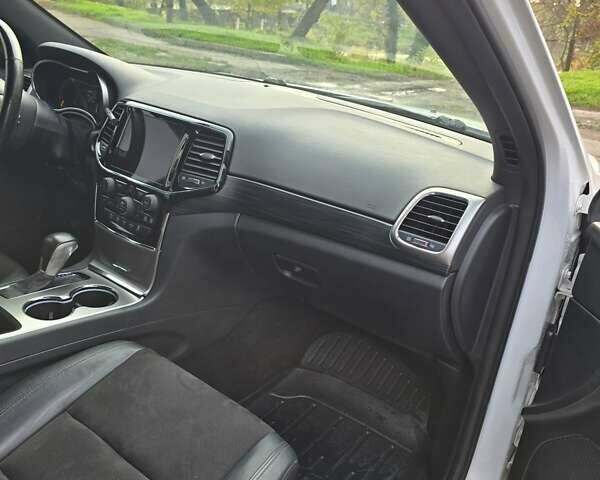 Белый Джип Гранд Чероки, объемом двигателя 3.6 л и пробегом 71 тыс. км за 26000 $, фото 12 на Automoto.ua