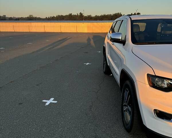 Белый Джип Гранд Чероки, объемом двигателя 3.6 л и пробегом 87 тыс. км за 26000 $, фото 4 на Automoto.ua